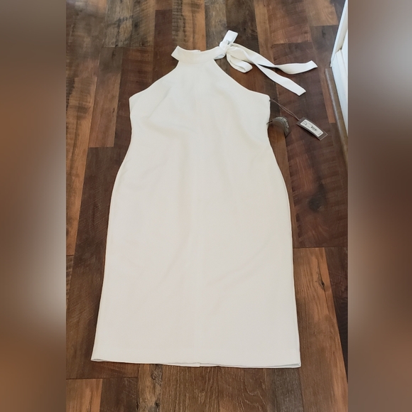 NWT Fully Lined, Tie at Neck Halter Dress. - Picture 2 of 12